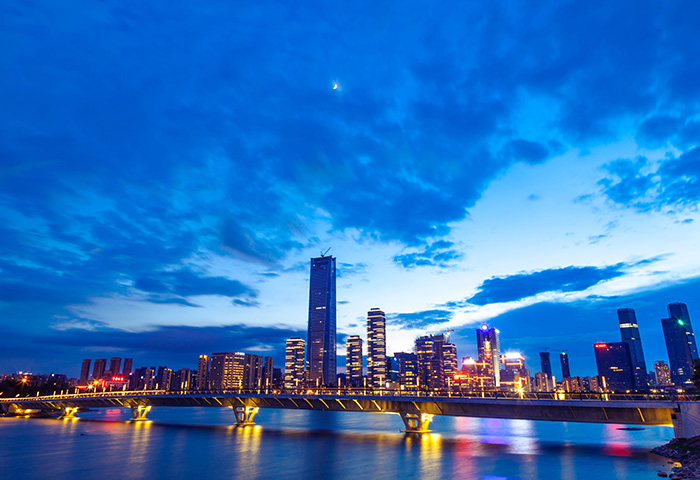 愿景：成為客戶值得信賴，由衷喜歡并長期攜手前行的伙伴；