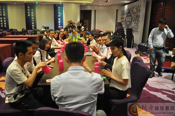 特別報導：全國200位頂尖服裝大咖演繹杯子舞體驗課！